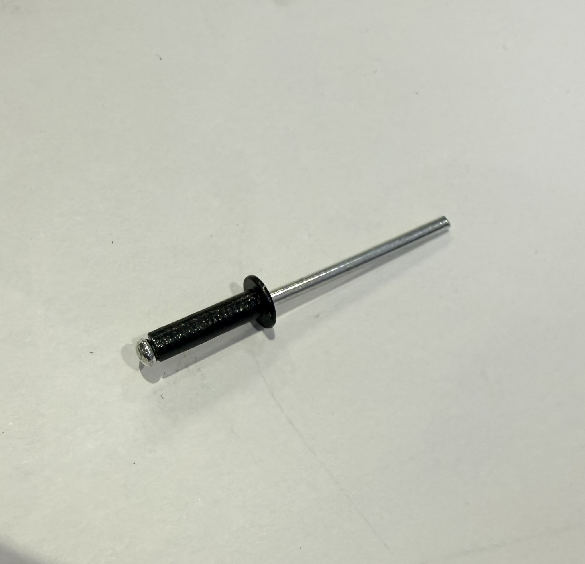 black r 3.2x12 black pop rivets 200 pack - Image 1